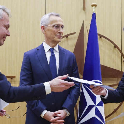 ΝΑΤΟ: Για «ιστορική ημέρα» έκανε λόγο ο ΥΠΕΞ των ΗΠΑ, Άντονι Μπλίνκεν, αναφερόμενος στην ένταξη της Φινλανδίας στη Βορειοατλαντική Συμμαχία - Αντιδρά η Μόσχα.