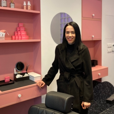 Η Κατερίνα Θεοφιλοπούλου στο Tweezers