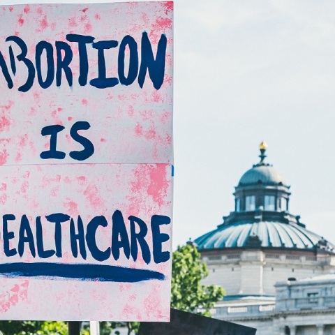 ΗΠΑ: Η πολιτεία της Ουάσινγκτον αγόρασε χάπια άμβλωσης αρκετά για τρία χρόνια εν αναμονή απόφασης δικαστηρίου που ενδέχεται να απαγορεύσει τη χρήση τους.