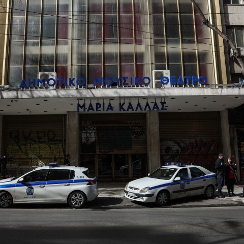 Πανελλήνια Ομοσπονδία Θεάματος Ακροάματος - Κινητοποίηση της ΠΟΘΑ στο Δημαρχείο Αθηνών για την εκκένωση της κατάληψης στο «Ολύμπια». 