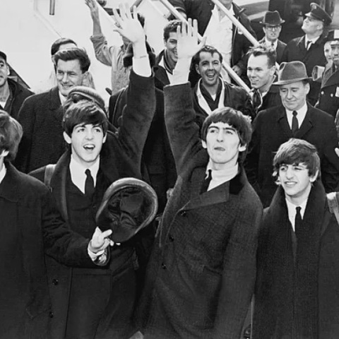 Σε δημοπρασία το μικρόφωνο των Beatles για τις ηχογραφήσεις του «Let It Be»