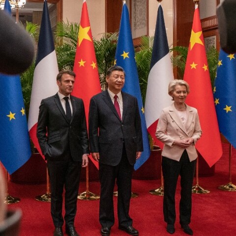 Εμανουέλ Μακρόν, Σι Τζινπίνγκ και Ούρσουλα φον ντερ Λάιεν στο Πεκίνο
