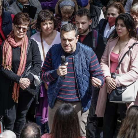 Ο Πρόεδρος του ΣΥΡΙΖΑ-Προοδευτική Συμμαχία Αλέξης Τσίπρας επισκέπτεται την Νέα Σμύρνη και συνομιλεί με πολίτες στην κεντρική πλατεία της πόλης