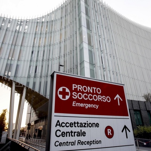 Σίλβιο Μπερλουσκόνι: Συνεχίζει να νοσηλεύεται για τέταρτη ημέρα σε νοσοκομείο του Μιλάνου - Κρίσιμες ώρες για τον Ιταλό πρώην πρωθυπουργό.