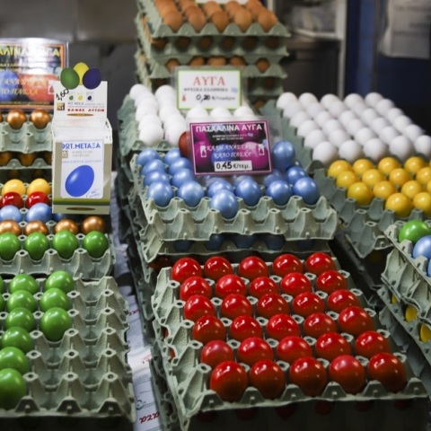 Σε ισχύ το εορταστικό ωράριο λειτουργίας των εμπορικών καταστημάτων - Ανοιχτά και την Κυριακή των Βαΐων - Οι τιμές στην αγορά.