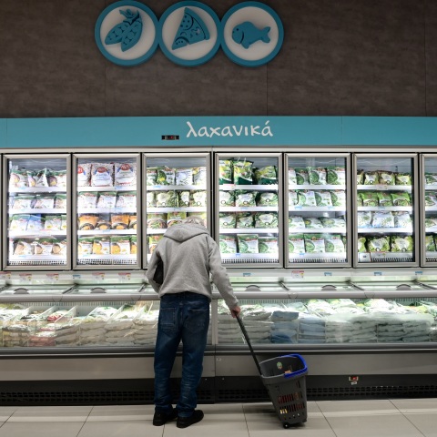 Τρόφιμα: Γιατί υπάρχει απόκλιση στην πορεία των εγχώριων λιανικών και διεθνών τιμών - Τα στοιχεία για τον πληθωρισμό και η συνολική κατάσταση στην Ευρωζώνη.