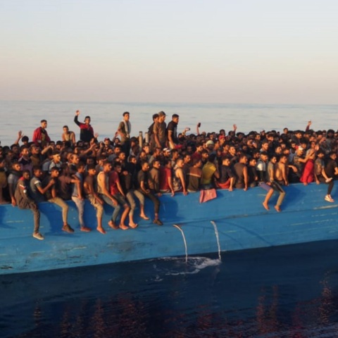 Ιταλία: Σχεδόν 1.000 μετανάστες έφτασαν στο νησί Λαμπεντούζα μέσα σε διάστημα 24 ωρών - Τετραπλασιάστηκαν οι αφίξεις σε σχέση με πέρυσι. 