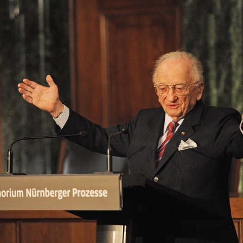 Benjamin Ferencz 1920 - 2023: Ο Γιώργος Σταμάτης, Γενικός Γραμματέας Κοινωνικής Αλληλεγγύης και Καταπολέμησης της Φτώχειας, γράφει για τον νομικό και πρωταγωνιστή της δίκης της Νυρεμβέργης, που έφυγε από τη ζωή σε ηλικία 103 ετών.