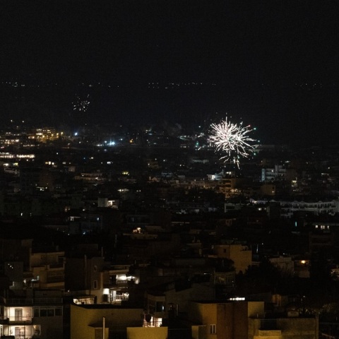 Θεσσαλονίκη: Συλλήψεις για παράνομο εμπόριο πυροτεχνημάτων - Πατέρας και γιος διαφήμιζαν και πουλούσαν μέσω της πλατφόρμας TikTok.