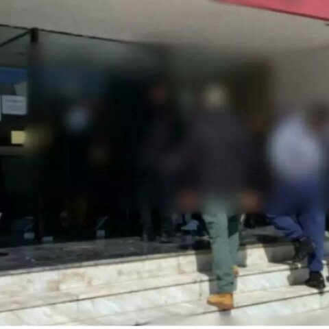 Ο τράπερ και ο συνεργάτης του οδηγούνται στην ανακρίτρια στο Ρέθυμνο