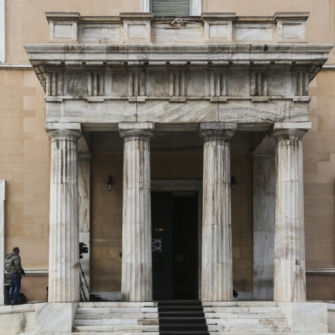 Ποιος θέλει εγκληματικές οργανώσεις στη Βουλή; 