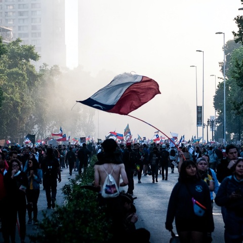 Η Χιλή εγκρίνει την εβδομάδα των 40 εργάσιμων ωρών, ενώ στα περισσότερα άλλα κράτη της Λατινικής Αμερικής παραμένει η εβδομάδα των 48 ωρών.