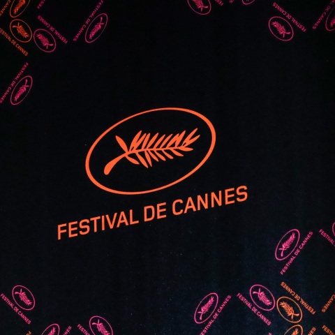 Το 76ο Διεθνές Φεστιβάλ Κινηματογράφου των Καννών ανακοίνωσε το πρόγραμμά του - Τα διάσημα ονόματα που θα διαγωνιστούν για τον Χρυσό Φοίνικα στις 16 - 27 Μαΐου.