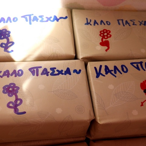 Δήμος Αθηναίων: Εορταστικά πακέτα τροφίμων σε ευάλωτες οικογένειες - Πασχαλινά δώρα στα παιδιά - «Γεύμα Αγάπης» με ζωντανή μουσική το Πάσχα στο Ρουφ.