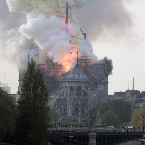 Η Παναγία των Παρισίων τυλίχθηκε στις φλόγες στις 15 Μαρτίου 2019