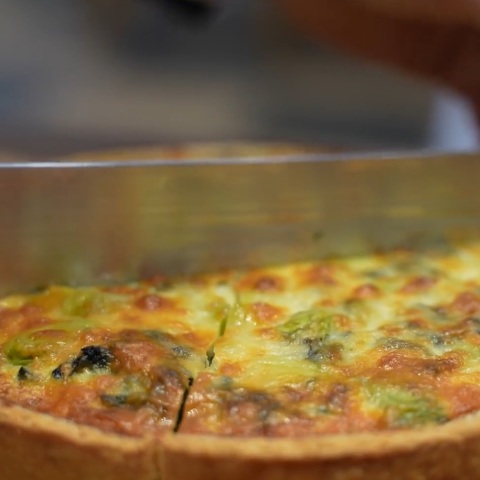 Βρετανία: Ο Κάρολος και η Καμίλα επέλεξαν να προσφέρουν μια χορτοφαγική κις λορέν στους καλεσμένους στη στέψη τους - Η πρωτότυπη συνταγή της ενθρόνισης.