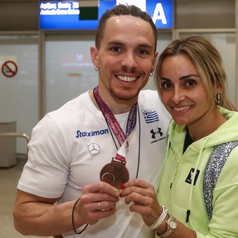 Λευτέρης Πετρούνιας: Ο τριταθλητής Ευρώπης στους κρίκους επέστρεψε στην Ελλάδα μετά την κατάκτηση του χάλκινου μεταλλίου - Τι δήλωσε στις κάμερες.