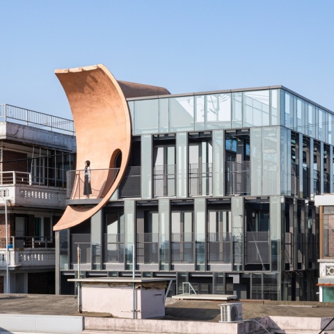 Το νέο εντυπωσιακό έργο του αρχιτέκτονα Moon Hoon στη Σεούλ: Με το όνομα Diagon, ένα κτίριο της δεκαετίας του 1980 μετατρέπεται σε συγκρότημα πολλαπλών χρήσεων.