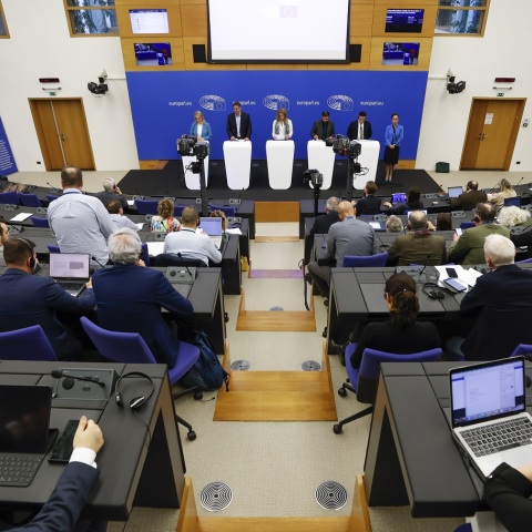 Το ευρωκοινοβούλιο ενέκρινε τη μεταρρύθμιση της σημαντικότερης ευρωπαϊκής πολιτικής για το κλίμα - Αλλαγές στην αγορά άνθρακα - Αύξηση του κόστους ρύπανσης. 