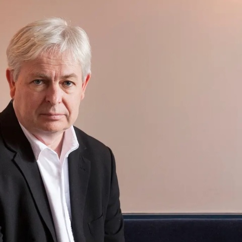 Θεσσαλονίκη: Ο Άγγλος μυθιστοριογράφος Τζόναθαν Κόου έρχεται στο ΜΜΘ για να συνομιλήσει με το αναγνωστικό κοινό της πόλης.