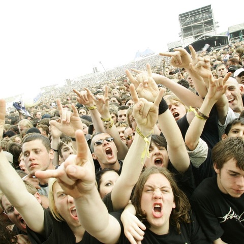 Heavy Metal: Η έρευνα της καθηγήτριας κοινωνιολογίας Deena Weinstein για την προέλευση του όρου που αποδόθηκε στο μουσικό είδος. 