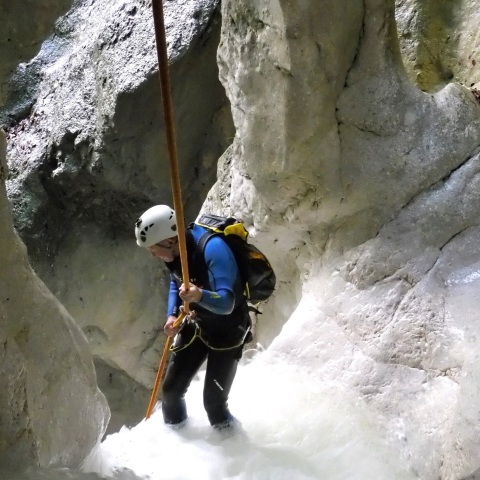 Ο 82χρονος Βόλφγκανγκ Στράιχερ, που έχει διασχίσει πάνω από 1000 φαράγγια ανά τον πλανήτη, έρχεται στην Ελλάδα για το Διεθνές Φεστιβάλ Canyoning.