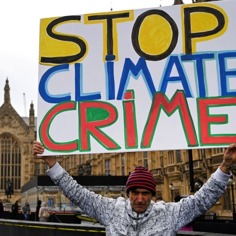 Μεγάλη κινητοποίηση στο Λονδίνο για την Ημέρα της Γης - Ακτιβιστές της Extinction Rebellion διαδήλωσαν στη βρετανική πρωτεύουσα για τη σωτηρία του πλανήτη.