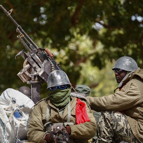Μάλι: Εννέα νεκροί και 60 τραυματίες από τριπλή βομβιστική επίθεση στην πόλη Σαβάρε - Κατέστρεψε περίπου 20 σπίτια στη γειτονιά η έκρηξη.