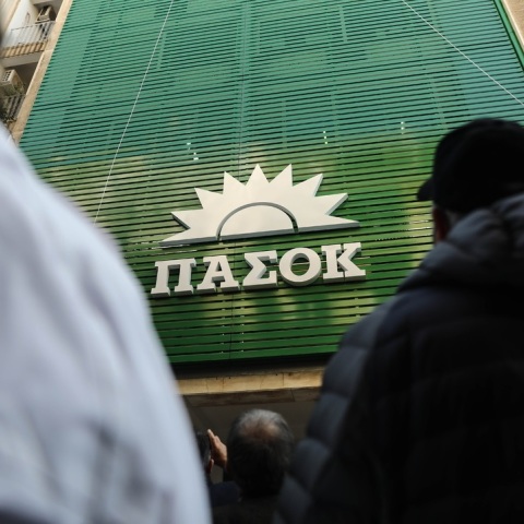 «Ναι» από το ΠΑΣΟΚ-ΚΙΝΑΛ σε τηλεμαχία με όλους τους πολιτικούς αρχηγούς των κοινοβουλευτικών κομμάτων - Η θέση της κυβέρνησης και η αντίδραση του ΣΥΡΙΖΑ.