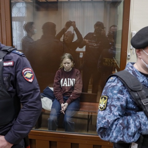 Ρωσία: Δικαστήριο απέρριψε το αίτημα να αφεθεί ελεύθερη με εγγύηση η Ντάρια Τρεπόβα - Κατηγορείται για τη βομβιστική επίθεση από την οποία σκοτώθηκε μπλόγκερ.