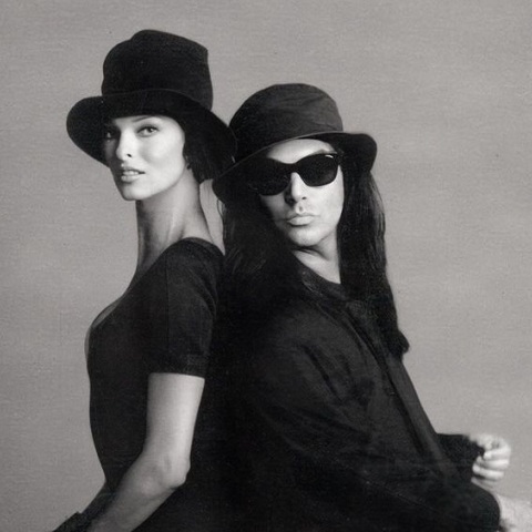 Λίντα Εβαντζελίστα: Βιβλίο με την υπογραφή του κορυφαίου φωτογράφου μόδας Στίβεν Μαϊζέλ - «Το αποτέλεσμα μιας αξιοσημείωτης δημιουργικής συμβίωσης».