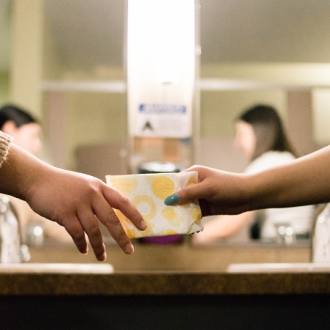 Δωρεάν προϊόντα περιόδου σε σχολεία 