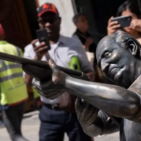 Το άγαλμα του Χουάν Κάρλος σε πλατεία της Μαδρίτης