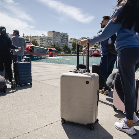 Έξοδος εκδρομέων στο λιμάνι του Πειραιά