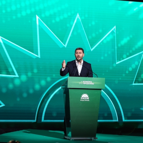 Ο Μάνος Βουλαρίνος σχολιάζει την πτώση του ΠΑΣΟΚ - Κίνημα Αλλαγής στις δημοσκοπήσεις και τη στάση του στην προεκλογική περίοδο.