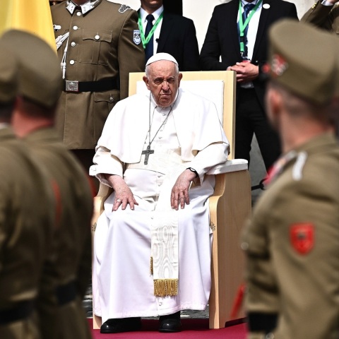 Ουγγαρία: Ο πάπας Φραγκίσκος προειδοποιεί για την ενίσχυση του εθνικισμού στο όνομα της χριστιανικότητας κατά την ομιλία του ενώπιον του Βίκτορ Ορμπάν.