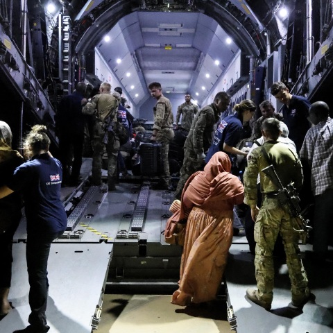 Σουδάν: Οι παραστρατιωτικές ΔΤΥ έπληξαν τουρκικό αεροσκάφος που θα απομάκρυνε πολίτες - Τραυματίστηκε ένα μέλος του πληρώματος, σύμφωνα με τον σουδανικό στρατό.