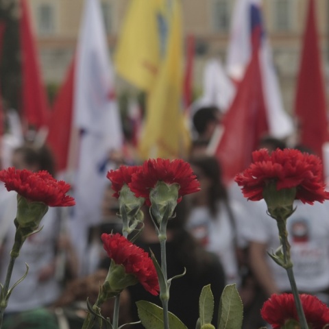 Γαρύφαλλα στην εργατική πρωτομαγιά