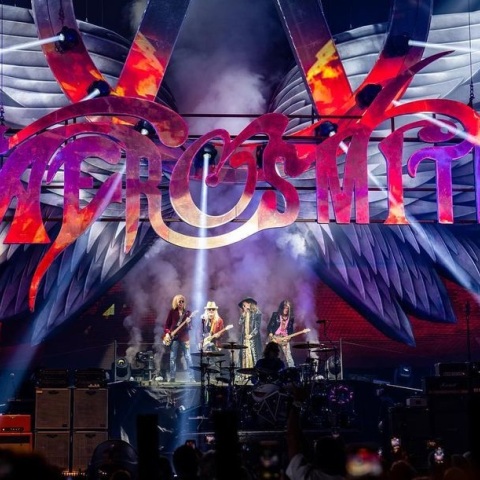 Οι Aerosmith ανακοίνωσαν την αποχαιρετιστήρια περιοδεία τους - «Peace Out Farewell Tour» έπειτα από 50 χρόνια σκηνικής παρουσίας.
