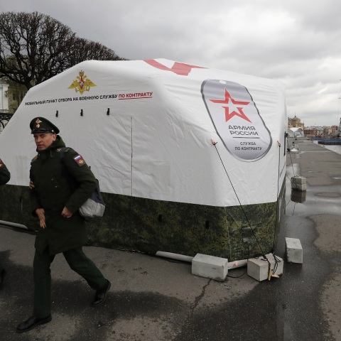 Το Κρεμλίνο θεωρεί τις εκτιμήσεις των ΗΠΑ για τις ρωσικές απώλειες στην Ουκρανία «αποκύημα φαντασίας» - Πώς σχολιάζει την ειρηνευτική πρωτοβουλία του Βατικανού.