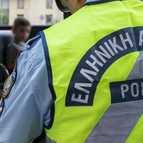 Τροχαίο στην Αίγινα: Τραυματίστηκαν τρεις μαθήτριες όταν «λύθηκε» το χειρόφρενο λεωφορείου - Σε σοβαρή κατάσταση νοσηλεύεται η μία.