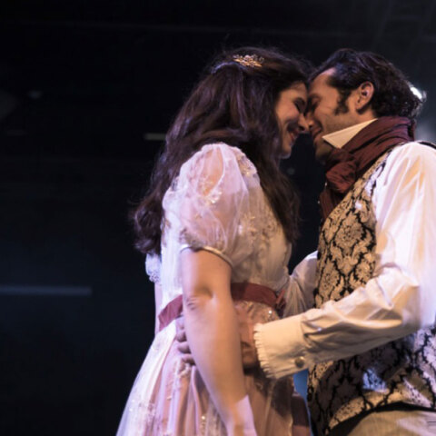 «Περηφάνια και Προκατάληψη» της Τζέιν Όστεν σε διασκευή Ιόλης Ανδρεάδη και Άρη Ασπρούλη και σκηνοθεσία Ιόλης Ανδρεάδη στο Δεύτερο Πρόγραμμα 103.7