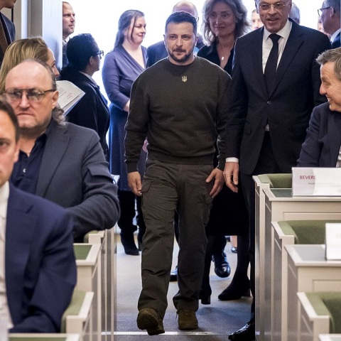 Βολοντίμιρ Ζελένσκι: Επίσκεψη στο Διεθνές Ποινικό Δικαστήριο στη Χάγη - Τι θα ζητήσει από τα στελέχη του οργανισμού ο πρόεδρος της Ουκρανίας.