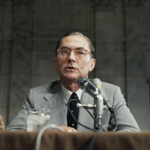 Σαν σήμερα 6 Μαΐου: Το 1996, το σώμα του πρώην διευθυντή της CIA Γουίλιαμ Κόλμπι βρίσκεται ξεβρασμένο σε μια όχθη ποταμού, οκτώ ημέρες μετά την εξαφάνισή του.