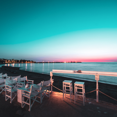 Sunset cocktail beach bar στο Λιμάνι Κυπαρισσίας: Ένας ιδανικός προορισμός για εκδρομή