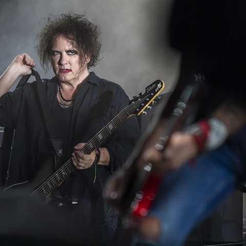 Ο Ρόμπερτ Σμιθ δημοσίευσε γελοιογραφία για τη στέψη του βασιλιά Καρόλου Γ' - Τα αντιμοναρχικά του αισθήματα εκδήλωσε ο frontman των Cure.