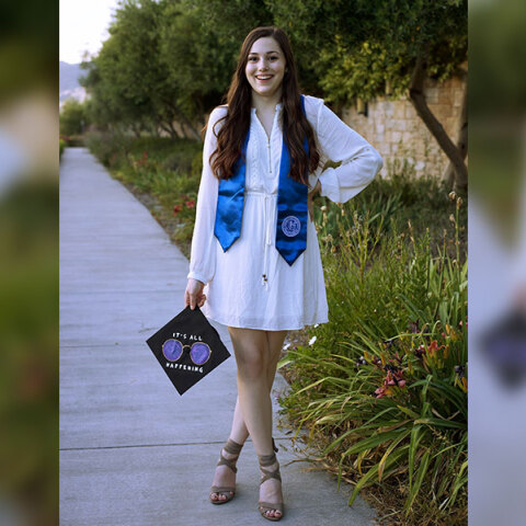 Κοπέλα σε πανεπιστημιακή ορκομωσία