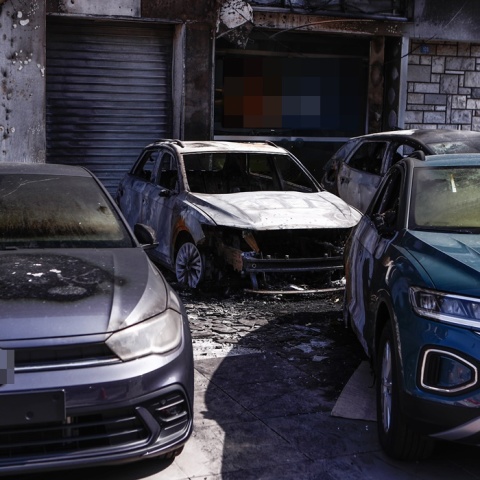 Εμπρησμός σε μάντρα αυτοκινήτων στη Λ. Αλεξάνδρας - Επτά καμένα αυτοκίνητα