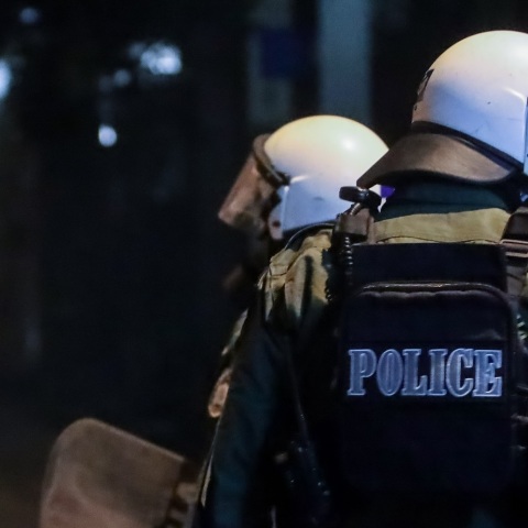 Ζωγράφου: Νύχτα επεισοδίων στην Πανεπιστημιούπολη - Επιθέσεις με μολότοφ εναντίον αστυνομικών δυνάμεων - Κάηκαν αυτοκίνητα.