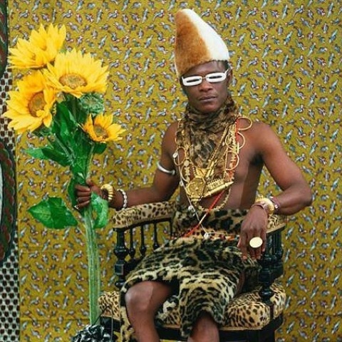 Στον Σάμιουελ Φόσο το βραβείο φωτογραφίας του Deutsche Börse - Γιατί χαρακτηρίστηκε «άνθρωπος με τα 1.000 πρόσωπα» ο πολιτικά ενεργός καλλιτέχνης.